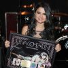 Selena Gomez reçoit un disque d'or pour son album When the sun goes down, à Los Angeles le 18 avril 2012