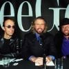 Les Bee Gees en 1998. Robin Gibb, atteint d'un cancer, est sorti le 20 avril 2012 du coma dans lequel il était tombé près d'une semaine plus tôt des suites d'une pneumonie.