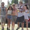 Penn Badgley et sa petite amie Zoë Kravitz passent du bon temps au Festival de Coachella à Indio le 22 avril 2012
