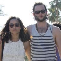 Penn Badgley et Zoë Kravitz plus amoureux que jamais à Coachella