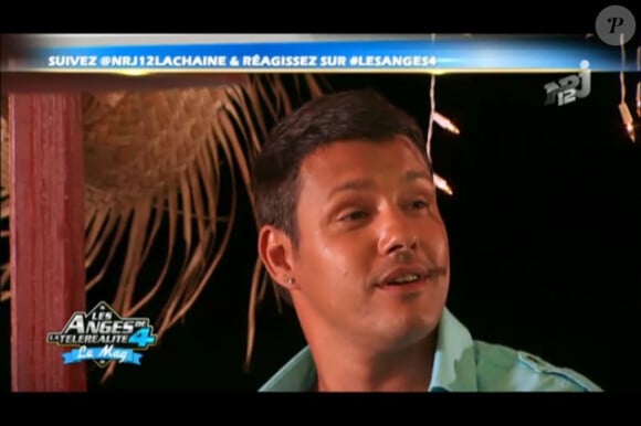 Nicolas Suret dans la baie des Flamboyants sur le plateau des Anges de la télé-réalité 4 - Le Mag le lundi 23 avril 2012 sur NRJ 12