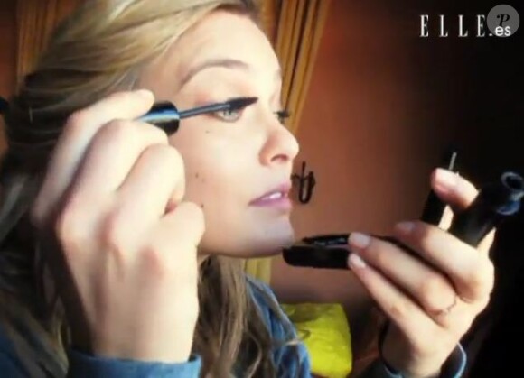 Bar Refaeli au maquillage sur son shooting pour l'édition espagnole du magazine Elle.