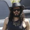 Russel Brand, dans les rues de Los Angeles, le 9 avril 2012.