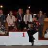 La princesse Charlene et les vainqueurs d'un concours canin à Monaco le 28 avril 2012