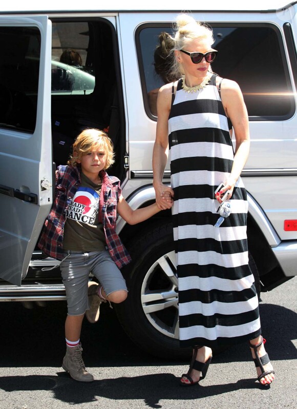 Gwen Stefani et l'aîné Kingston à Los Angeles, le 28 avril 2012.