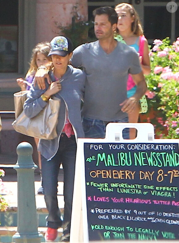 David Charvet et Brooke Burke, entourés de leurs enfants Heaven et Shaya, à Malibu, le samedi 28 avril 2012.