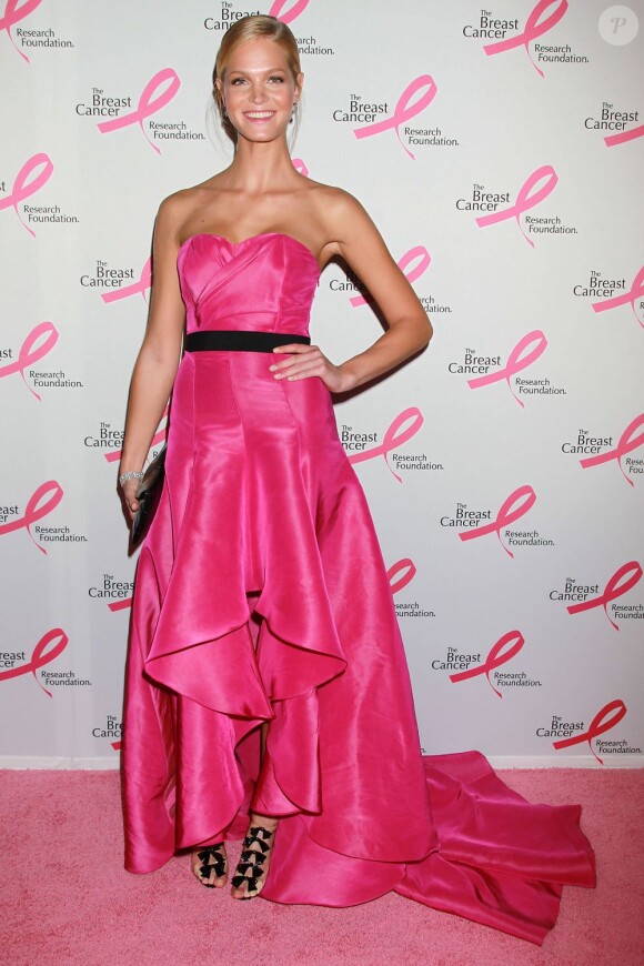 La ravissante Erin Heatherton lors de la soirée Hot Pink de la Breast Cancer Reaserch Fondation au Waldorf Astoria. New York, le 30 avril 2012.
