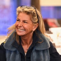 PHOTOS Caroline Margeridon déchaînée : gros bisou sur la bouche avec un  autre que son compagnon Pascal !