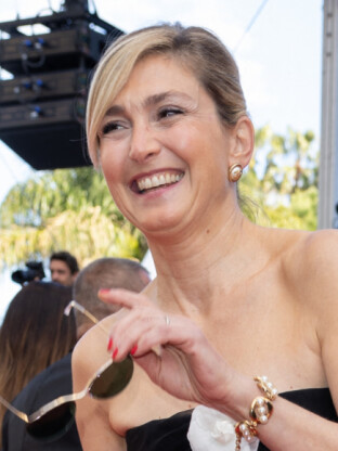 Julie Gayet à Cannes et loin de son mari : la femme de François Hollande se lâche !