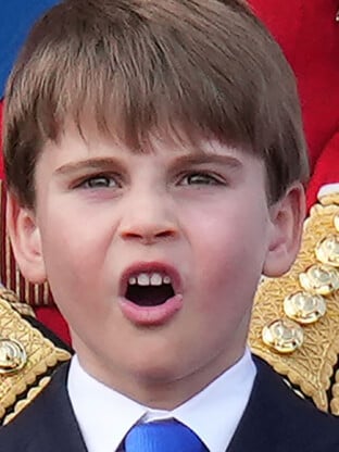 VIDEOS Le prince Louis recadré par sa soeur Charlotte et son père William à cause de son comportement