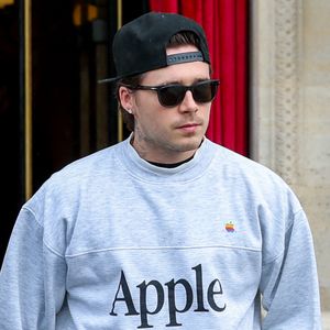 Brooklyn Beckham et son épouse Nicola étaient absents du séjour, en raison de tensions familiales.

Brooklyn - La famille Beckham à la sortie de l'hôtel La Réserve lors de la mode femme automne / hiver 2024-2025 lors de la Fashion Week de Paris (PFW), à Paris, France, le 1 mars 2024. AGENCE / BESTIMAGE