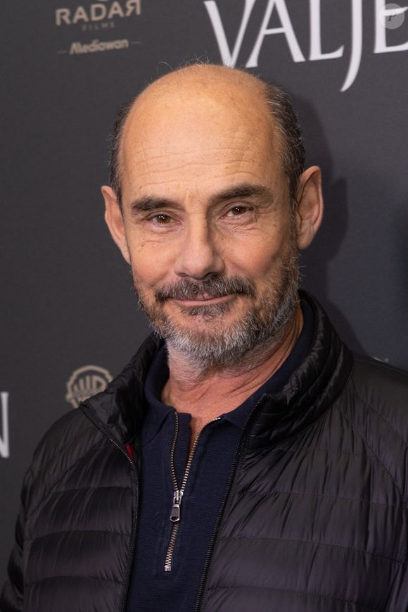 C'est une maison nichée près de la forêt de Rambouillet, dans les Yvelines, qu'il décrit comme son "radeau de sauvetage".

Bernard Campan à la première du film "Jean Valjean" au cinéma Publicis à Paris le 17 novembre 2025.

© Julien Sarkissian / Bestimage