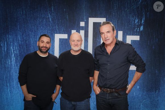 Exclusif -  Mouloud Achour, Jean Dujardin, Jan Kounen, sur le plateau de Clique présenté par M.Achour, et diffusé sur Canal + le 27 octobre 2025, à Paris, France, le 21 octobre 2025. © Jack Tribeca/Bestimage