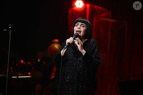 Mireille Mathieu se produit en concert à l'Olympia à Paris, France, le 24 octobre 2025. Photo by Christophe Meng/ABACAPRESS.COM