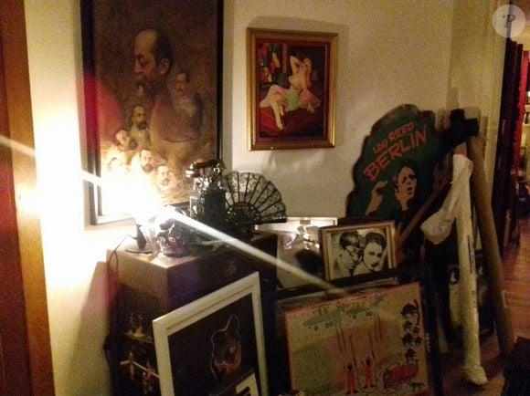 Exclusif -  Le chanteur Christophe (Daniel Bevilacqua) dans son appartement parisien avec des amis le 29 et 30 juillet 2019
© Philippe Baldini / Bestimage