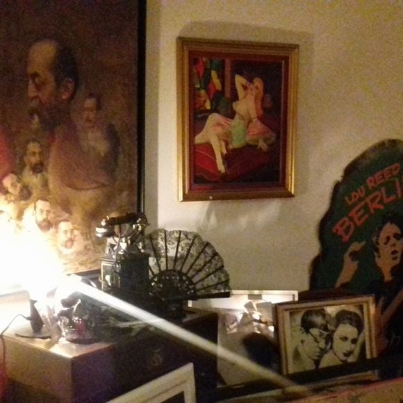 Exclusif -  Le chanteur Christophe (Daniel Bevilacqua) dans son appartement parisien avec des amis le 29 et 30 juillet 2019
© Philippe Baldini / Bestimage