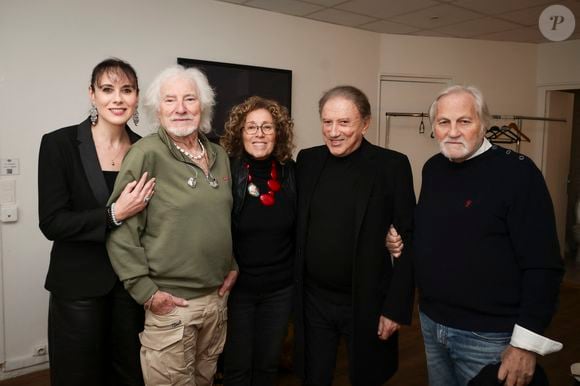Exclusif - Hugues Aufray, sa femme Murielle, Mireille Dumas, Michel Drucker, Jean-Jacques Debout en backstage du concert de Hugues Aufray au Le Dôme de Paris - Palais des Sports le 9 novembre 2025.

© Jack Tribeca / Bestimage