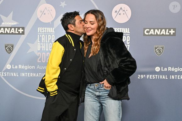 Avec son épouse, la journaliste et productrice Mélissa Theuriau, qu’il a épousée en mai 2008, il a deux enfants : Léon et Lila. 

Jamel Debbouze, Melissa Theuriau assistant à la projection du film Marsupilami lors du 29ème Festival du Film de l'Alpe d'Huez à l'Alpe d'Huez, France le 21 janvier 2026. Photo par Julien Reynaud/APS-Medias/ABACAPRESS.COM