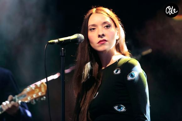 Raoul Chichin et Simone Ringer, du groupe Minuit, (fils et fille de Catherine Ringer et Fred Chichin du groupe Les Rita Mitsouko) en concert à L'International à Paris. Le 2 octobre 2015