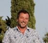 Tombé amoureux de cette région, le chroniqueur de Cyril Hanouna nous avait parlé de cette maison qu'il chérit tant. Un cocon qui possède un patio central, une piscine "carrelée de bleu" et même un terrain de pétanque.

Bernard Montiel à l'Hôtel "Le Mas Bellevue" à Saint-Tropez, le 23 juillet 2021. © Luc Boutria/Nice-Matin/Bestimage