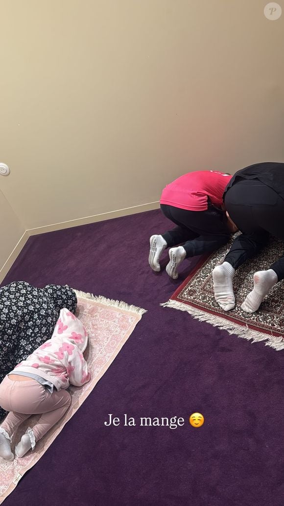 Partie en vacances, l'interprète du titre "À fleur de toi" a dévoilé les coulisses de son voyage sur Instagram.

Vitaa 17 octobre 2025 @Instagram