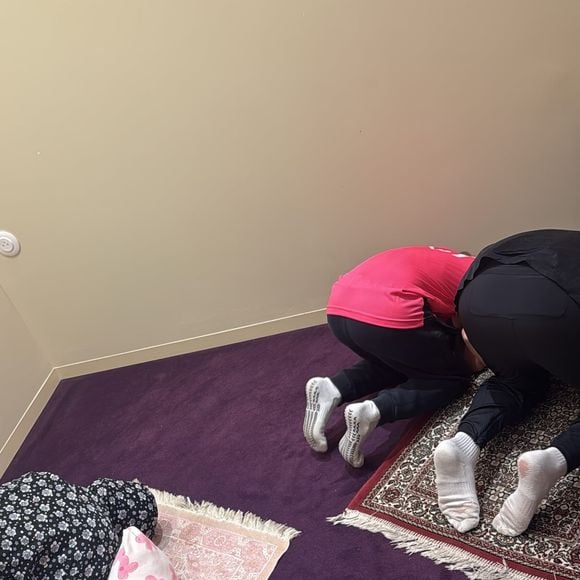 Partie en vacances, l'interprète du titre "À fleur de toi" a dévoilé les coulisses de son voyage sur Instagram.

Vitaa 17 octobre 2025 @Instagram