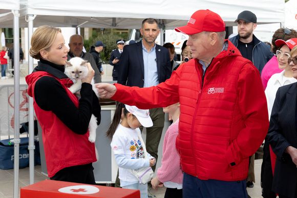 Ensemble, le prince Albert II de Monaco et la princesse Charlène ont aussi chevauché leur vélo.

Le prince Albert II de Monaco et la princesse Charlène ont participé au " Road Safety Day ", organisée par la Fondation Princesse Charlène, Monaco, 29 mars 2026.