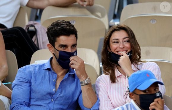 Rachel Legrain-Trapani et son compagnon Valentin Léonard dans les tribunes des Internationaux de France de Tennis de Roland Garros à Paris. Le 9 juin 2021
© Dominique Jacovides / Bestimage