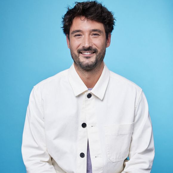 Trois ans après son deuxième album, le chanteur revient ce lundi avec un titre touchant, « Adieu », dans lequel il chante sa rupture avec la nageuse et leur nouvelle vie de parents séparés de deux enfants. Gaffiot-Moreau / Bestimage