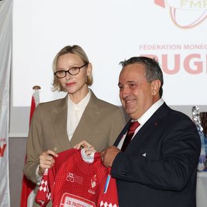 Elle a annoncé aux joueurs leur qualification pour les Jeux Européens.

La princesse Charlène de Monaco assiste à la présentation de la saison 2026-2027 et des grandes échéances futures de la Fédération Monégasque de Rugby au Monte Carlo Bay, à Monaco, le 7 octobre 2026. © Claudia Albuquerque / Bestimage