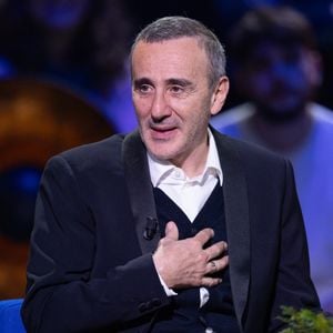 Elie Semoun lors de l'enregistrement de l'émission "La Boîte à secrets", présentée par F.Bollaert et diffusée le 23 janvier sur France 3, dans les studios du Lendit à Saint-Denis, France, le 16 décembre 2025. © Cyril Moreau/Bestimage