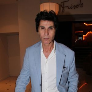 Exclusif - Jean-Luc Lahaye - Vin d'honneur du mariage de Jean-Luc Lahaye et Paola au restaurant festif et bar à cocktails "Frivole, 8 rue Jean Goujon à Paris le 2 juillet 2025. 
Le chanteur de 72 ans a passé la bague au doigt de sa jeune amoureuse Paola Aubin (32 ans) qu'il fréquente officiellement depuis 2018 à la mairie du 18ème arrondissement de Paris . © Philippe Baldini/ Bestimage