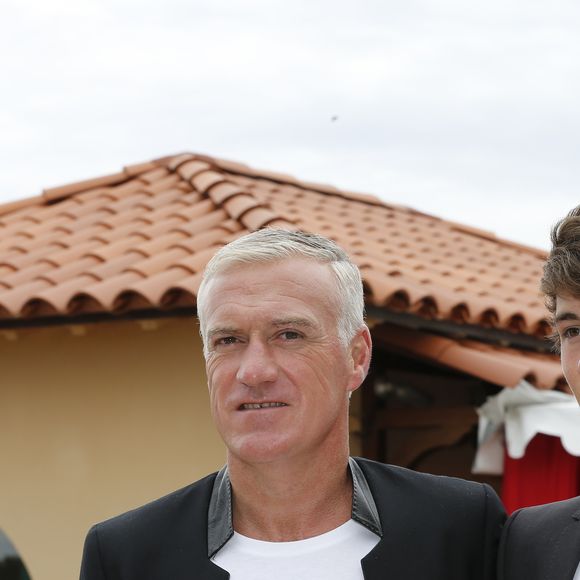 Côté vie privée, l'ancien coach de l'Olympique de Marseille est le père d'un fils baptisé Dylan, issu de sa relation avec son épouse Claude

Didier Deschamps et son fils Dylan - Tournoi de tennis Rolex Masters de Monte-Carlo à Roquebrune-Cap-Martin, le 19 avril 2015.
Crédit : Claudia Albuquerque / Bestimage