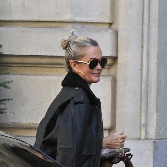 Exclusif - Laeticia Hallyday, accompagnée de sa belle soeur Jess, visite des appartements à louer dans Paris, France. © Agence / Bestimage