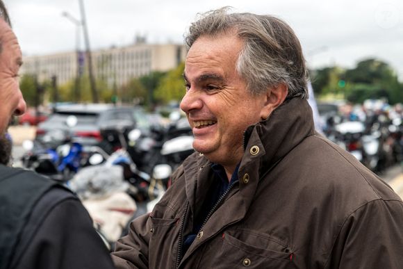 Elle vivait alors au Canada, alors que lui se trouvait en France.

Alexandre Jardin, fondateur du mouvement anti-ZFE Les #Gueux. Paris, France, le 27 septembre 2025. Photo by Denis Prezat/ABACAPRESS.COM