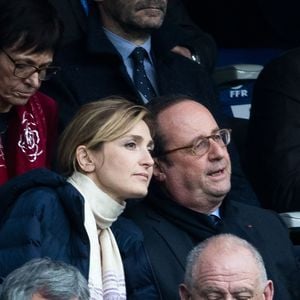 François Hollande et sa compagne Julie Gayet lors du tournoi des six nations de rugby, la France contre l'Angleterre au Stade de France à Saint-Denis, Seine Saint-Denis, France, le 10 mars 2018. Les Bleus s'imposent 22-16. © Cyril Moreau/Bestimage