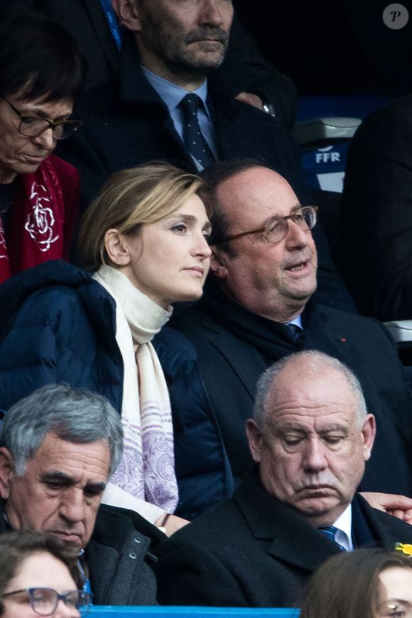 François Hollande et sa compagne Julie Gayet lors du tournoi des six nations de rugby, la France contre l'Angleterre au Stade de France à Saint-Denis, Seine Saint-Denis, France, le 10 mars 2018. Les Bleus s'imposent 22-16. © Cyril Moreau/Bestimage