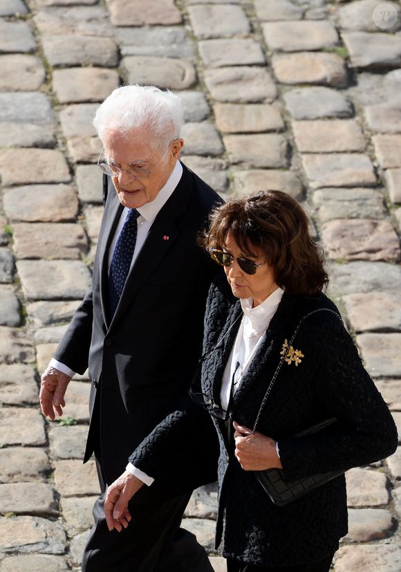 Depuis son retrait de la vie politique et médiatique, il vivait entre son appartement parisien et sa maison à l’Île de Ré.

Lionel Jospin et Sylviane Agacinski lors de l'hommage à Hélène Carrère d'Encausse aux Invalides à Paris le 3 octobre 2023.

© Dominique Jacovides / Bestimage