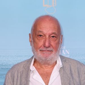 Il y trouve les meilleures fraises, le meilleur gros-lait, et la boulangerie située à côté du marché vend quant à elle le meilleur kouign-amann. François Berléand a trouvé son coin de paradis.

François Berléand - Tapis rouge de la soirée d'ouverture de la 7ème édition du festival Cineroman à Nice le 29 septembre 2025. © Dominique Jacovides - Bruno Bebert / Bestimage
