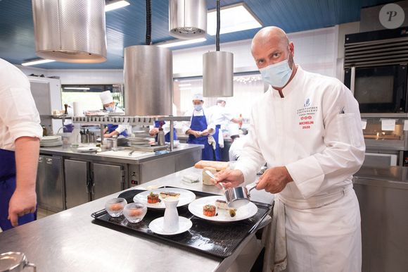 Christopher Couteanceau, déjà vu plusieurs fois dans "Top Chef", décroche sa troisième étoile.
Exclusif - Réouverture du célèbre restaurant gastronomique de Christopher Coutanceau, trois étoiles au guide Michelin et membre de Relais & Châteaux et Grandes Tables du Monde, le 5 juin 2020 à La Rochelle, France. Photo by David Niviere/ABACAPRESS.COM