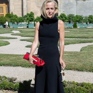 Gillian Anderson assiste au défilé Jacquemus Menswear Spring/Summer 2026 dans le cadre de la semaine de la mode à Paris, France, le 29 juin 2025. Photo par Aurore Marechal/ABACAPRESS.COM