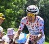 Un comportement qui a déclenché la colère de spécialistes du vélo, rapporte le média belge "7 sur 7". "Regardez, il ne prend même pas le bidon, a déploré Jeroen Vandelleghem, le commentateur néerlandais d'Eurosport. Ça, ce n'est vraiment pas acceptable."

Le Français Lenny Martinez, à l'arrivée de la 13e étape de la 112e édition du Tour de France, le 18 juillet 2025, à Peyragudes, France. © Photo News/Psnewz/Bestimage