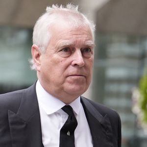 Le prince Andrew est dans la tourmente.

Le prince Andrew arrive à la messe de Requiem de la duchesse de Kent, à la cathédrale de Westminster, dans le centre de Londres. Photo by PA Photo/ Bestimage