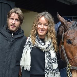 Sportive depuis l'enfance, Élodie Fontan monte à cheval. Une passion qu'elle a transmise à à son fils Raphaël.

Philippe Lacheau et sa compagne Elodie Fontan - Célébrités à la 97ème édition du Grand Prix d'Amérique à l'hippodrome de Vincennes à Paris, France, le 28 janvier 2018. 

© Giancarlo Gorassini/Bestimage