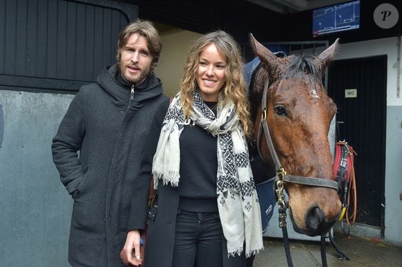 Sportive depuis l'enfance, Élodie Fontan monte à cheval. Une passion qu'elle a transmise à à son fils Raphaël.

Philippe Lacheau et sa compagne Elodie Fontan - Célébrités à la 97ème édition du Grand Prix d'Amérique à l'hippodrome de Vincennes à Paris, France, le 28 janvier 2018. 

© Giancarlo Gorassini/Bestimage