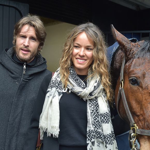 Sportive depuis l'enfance, Élodie Fontan monte à cheval. Une passion qu'elle a transmise à à son fils Raphaël.

Philippe Lacheau et sa compagne Elodie Fontan - Célébrités à la 97ème édition du Grand Prix d'Amérique à l'hippodrome de Vincennes à Paris, France, le 28 janvier 2018. 

© Giancarlo Gorassini/Bestimage