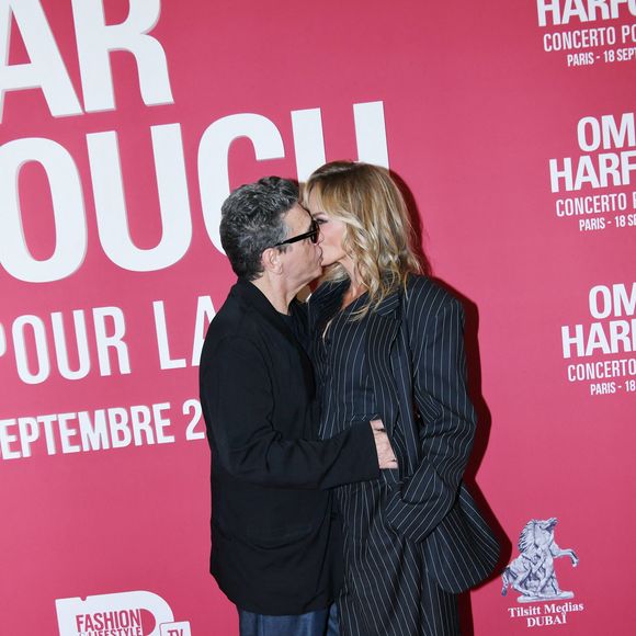 Marc Lavoine et sa compagne Adriana Karembeu au photocall du "concerto pour la paix" de Omar Harfouch au Théâtre des Champs-Elysées à Paris le 18 septembre 2024. © Rachid Bellak / Bestimage