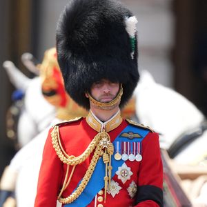 Le prince William, prince de Galles Les membres de la famille royale britannique au balcon de Buckingham Palace lors de la cérémonie Trooping the Colour à Londres, le 14 juin 2025. Affecté par le crash du Boeing 787 Dreamliner à Ahmedabad du 12 juin, le souverain et les officiels porteront un brassard noir en hommage aux plus de 270 victimes. Bon nombre d'elles étaient des ressortissants britanniques.
© Jams Whatling / Bestimage