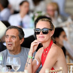 Exclusif - Laeticia Hallyday dans l’espace VIP “le Pavillon Eiffel,” lors de la 12ème édition Longines Paris Eiffel Jumping au pied de la Tour Eiffel sur le Champ-de-Mars à Paris, France le 21 juin 2026

© Perusseau / Veeren / Bestimage