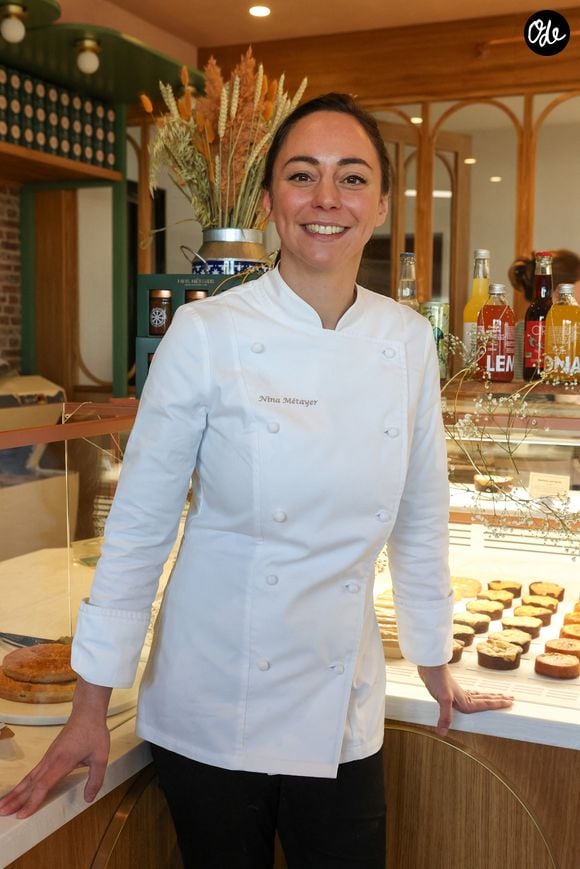 La meilleure pâtissière du monde Nina Métayer lors de l’inauguration de sa boulangerie-patisserie "Fournil par Nina" à La Rochelle, France, le 16 novembre 2024. © Jean-Marc Lhomer/Bestimage